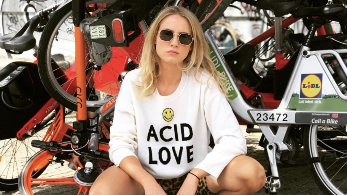 Stella Bossi talks music, her videos and if she has a DJ crush!?